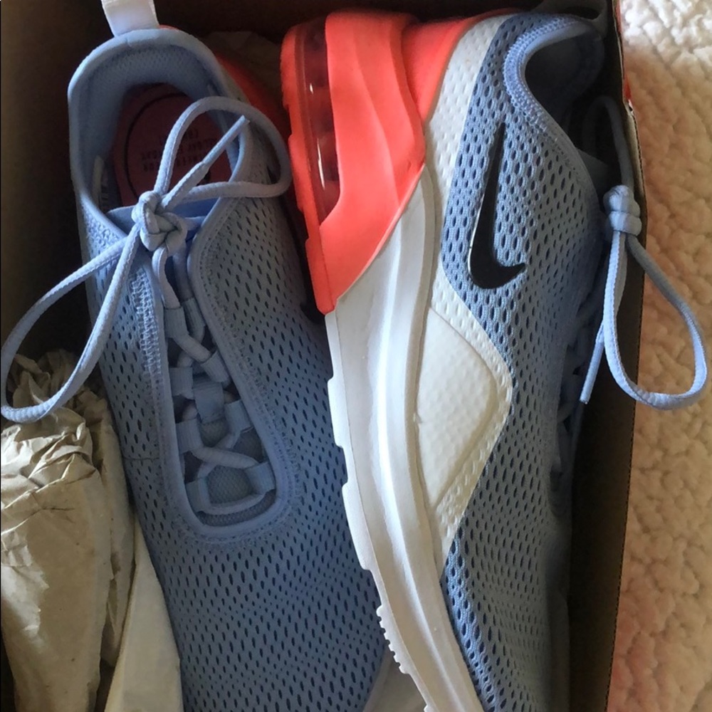 Women’s Nike Air Motion 2